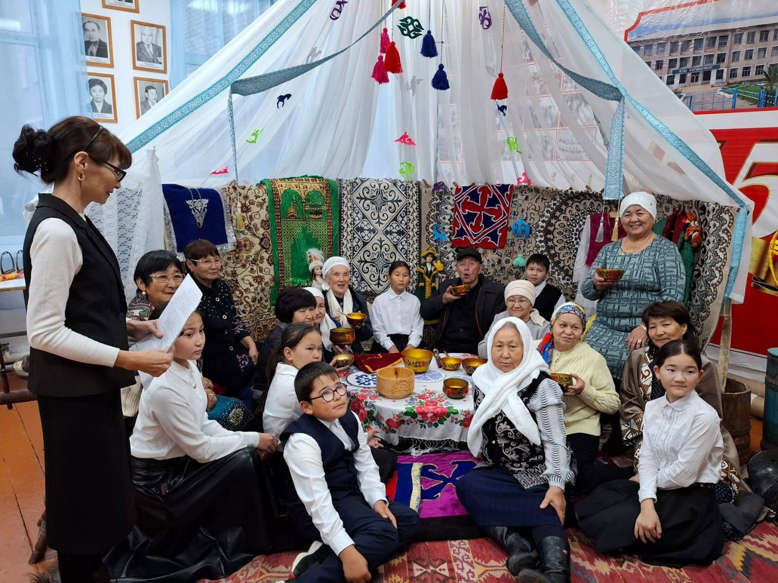 "Ырым-тыйым - әдептілік негізі" тақырыбында дөңгелек үстел